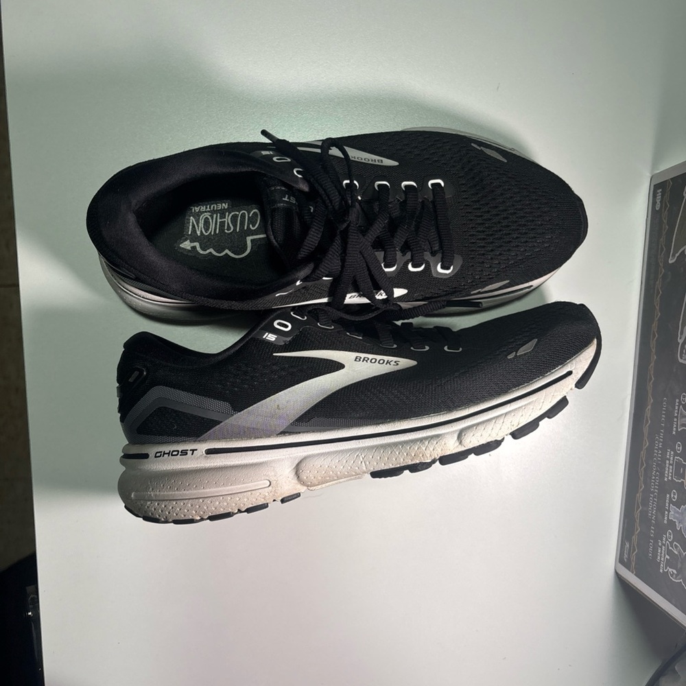 Brooks Men's Black and Gray Athletic Shoes